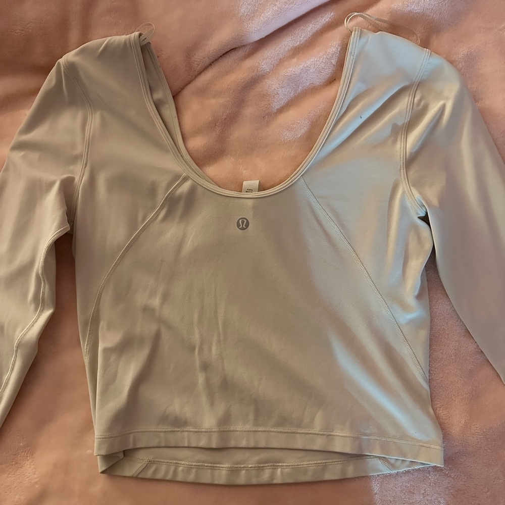 white long sleeve lululemon top!
